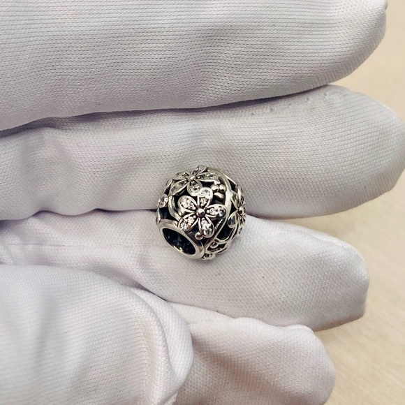 EUC Pandora 791492CZ Sterling Silver Dazzling Daisy Meadow Openworks Bead w/ CZ - Picture 3 of 9